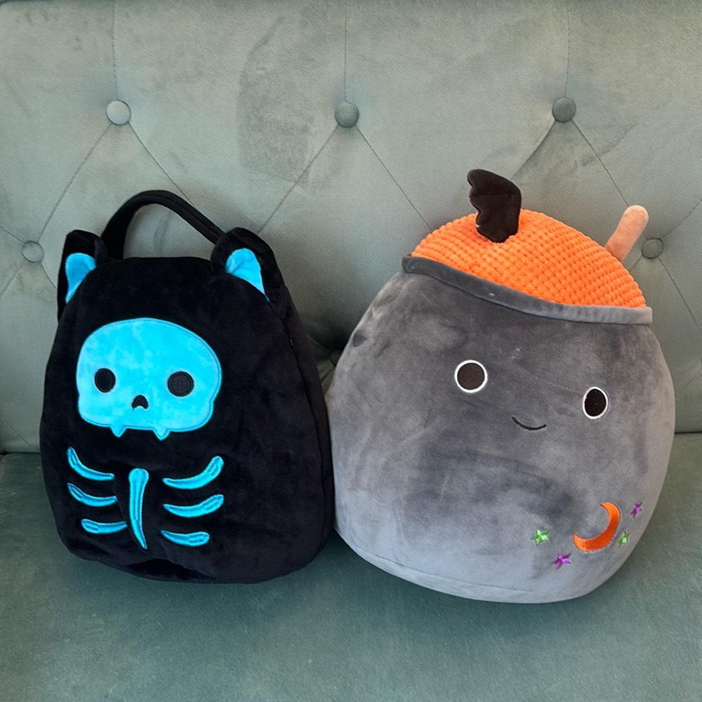 2 Halloween squish mellows